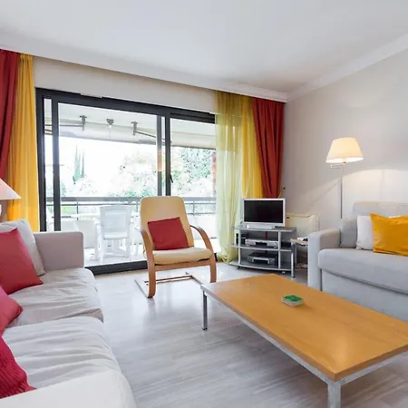 Sleeps 2 Pool Air Con Wifi Cannes