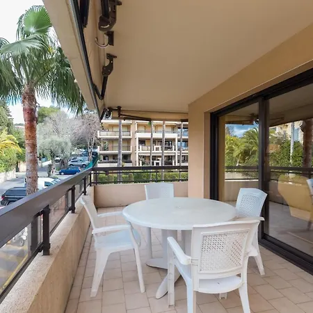 Sleeps 2 Pool Air Con Wifi Cannes