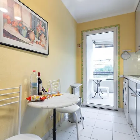 Sleeps 2 Pool Air Con Wifi Apartament Cannes